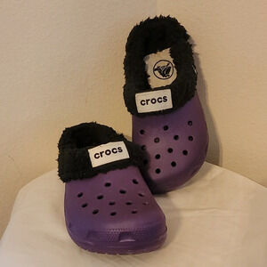 CHILDREN'S CLASSIC CROCS (sz Jr. Girls 2 Boys 4)
